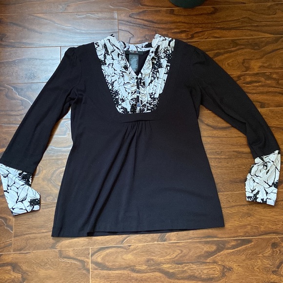 Beautiful black & white long sleeve top in size S - Picture 5 of 5